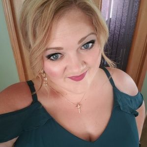 Meet your Posher, Monica